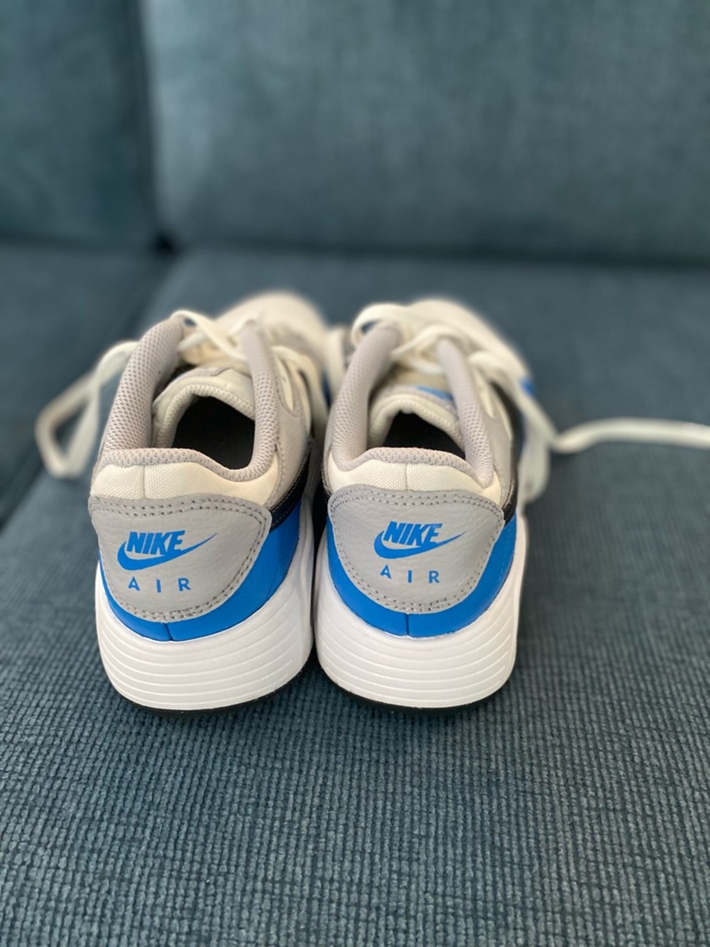 Sky blue, white and gray Nike Air Max Sneakers Big Boy size 7 (teenager) - Picture 4 of 6